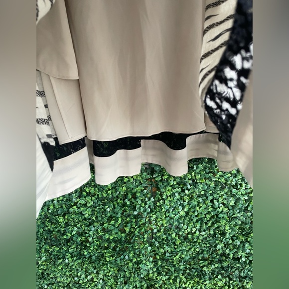 Alice + Olivia - Black & Off-White Aztec Patterned Skirt | Sz 8 - Picture 6 of 12